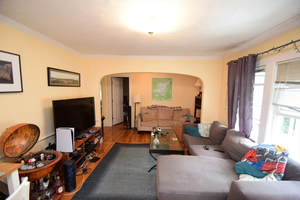 4 bed, 2 bath apartment for rent at 180 Washington St Unit 2, Brighton — photo 2 of 17