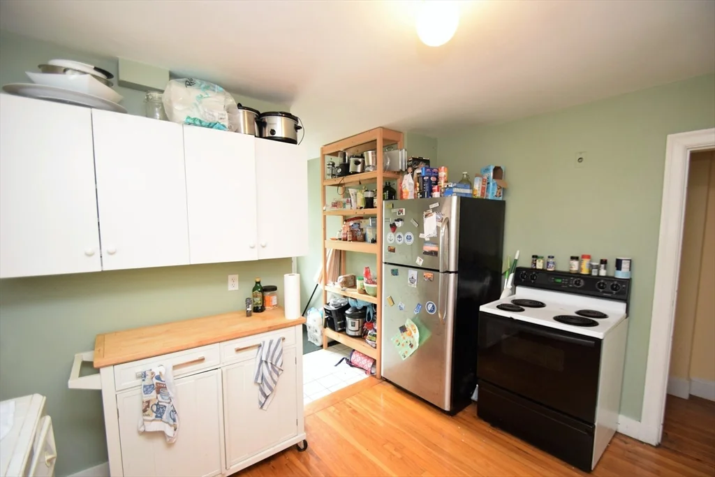 4 bed, 2 bath apartment for rent at 180 Washington St Unit 2, Brighton — photo 6 of 17