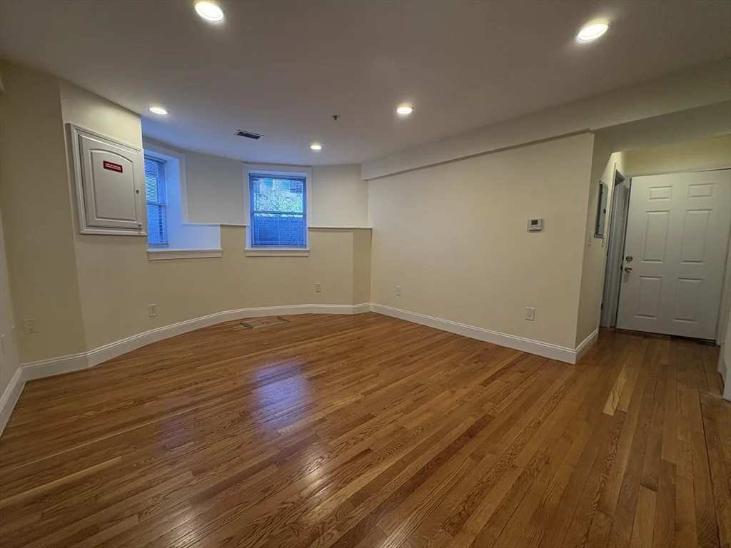 1 bed, 1 bath apartment for rent at 1801 Beacon St Unit 1, Brookline — photo 8 of 14
