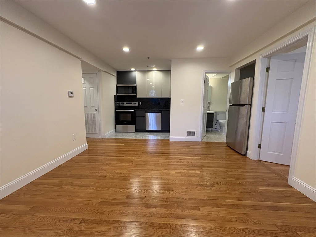 1 bed, 1 bath apartment for rent at 1801 Beacon St Unit 1, Brookline — photo 3 of 14