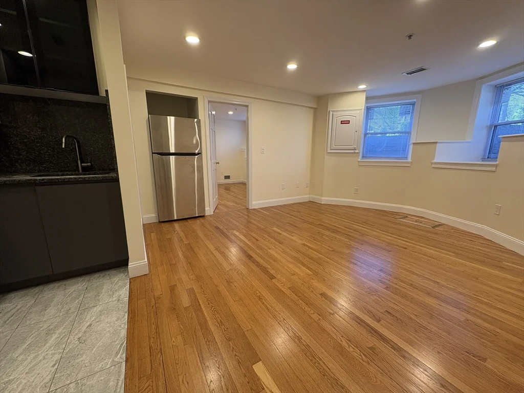 1 bed, 1 bath apartment for rent at 1801 Beacon St Unit 1, Brookline — photo 4 of 14