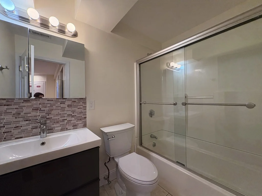 1 bed, 1 bath apartment for rent at 1801 Beacon St Unit 1, Brookline — photo 6 of 14