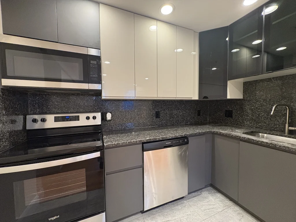 1 bed, 1 bath apartment for rent at 1801 Beacon St Unit 1, Brookline — photo 1 of 14