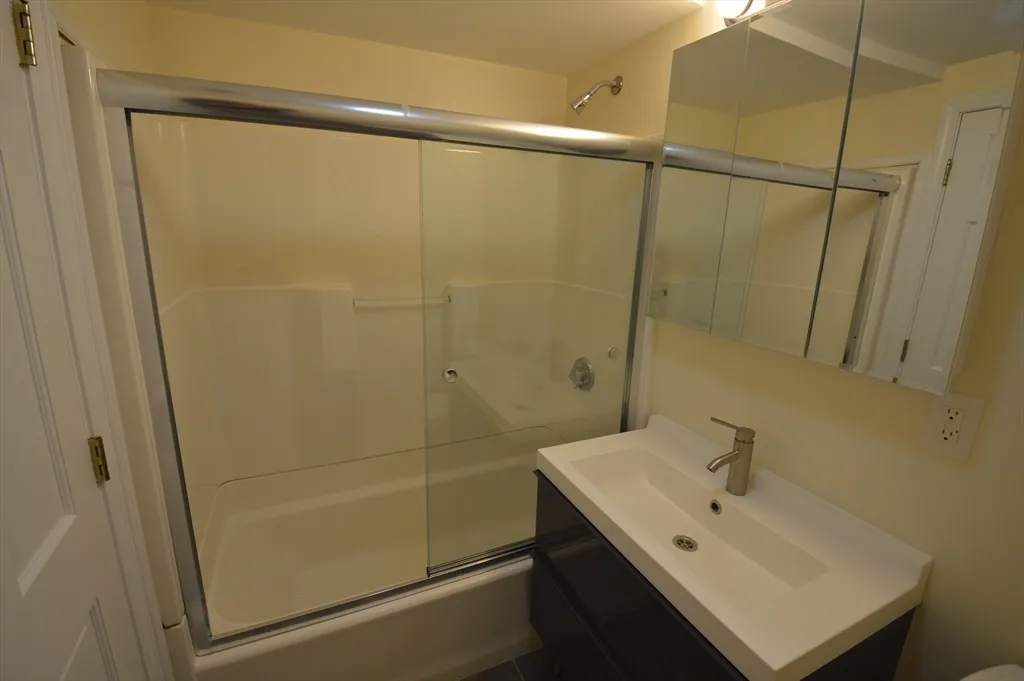 3 bed, 2 bath apartment for rent at 1801 Beacon St Unit 2, Brookline — photo 12 of 14