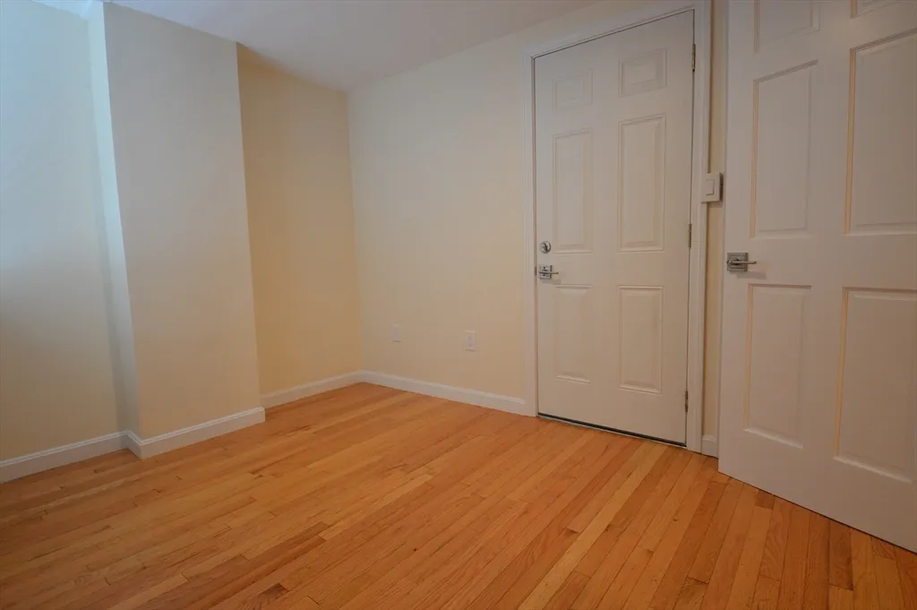 3 bed, 2 bath apartment for rent at 1801 Beacon St Unit 2, Brookline — photo 7 of 14