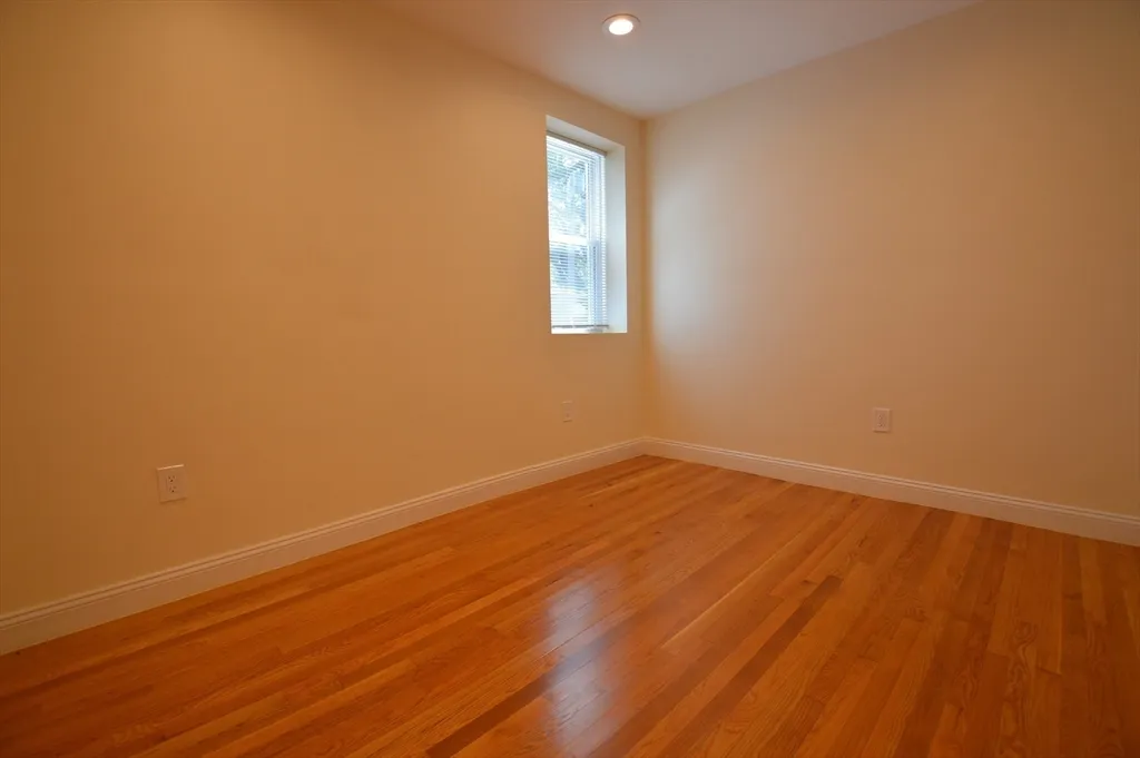 3 bed, 2 bath apartment for rent at 1801 Beacon St Unit 2, Brookline — photo 5 of 14