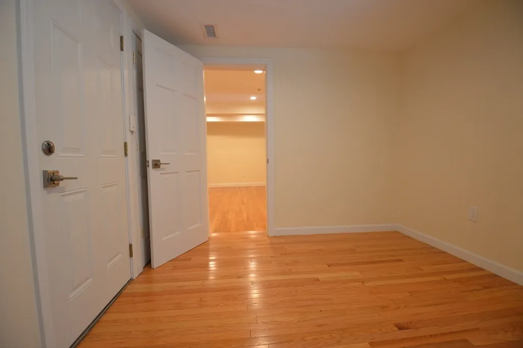 3 bed, 2 bath apartment for rent at 1801 Beacon St Unit 2, Brookline — photo 9 of 14