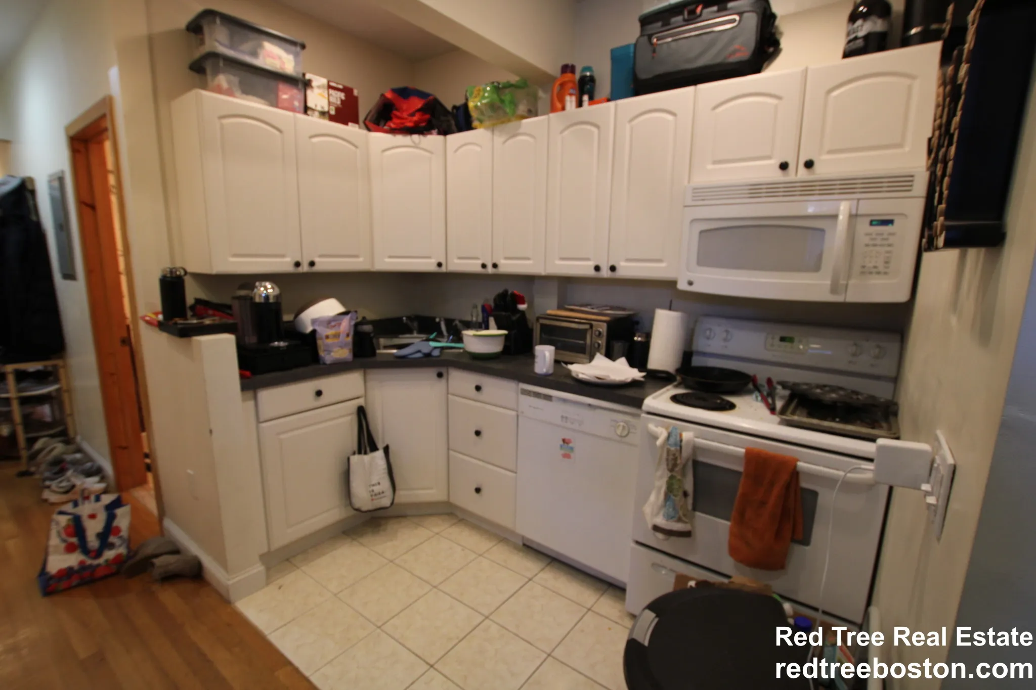 1.5 bed, 1 bath apartment for rent at 1801 Beacon St Unit 3, Brookline — photo 5 of 13