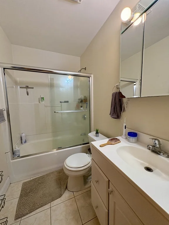 4 bed, 2 bath apartment for rent at 1801 Beacon St Unit 4, Brookline — photo 3 of 9