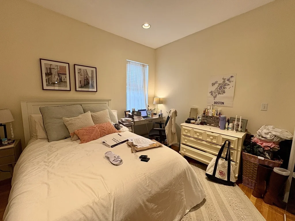4 bed, 2 bath apartment for rent at 1801 Beacon St Unit 4, Brookline — photo 2 of 9