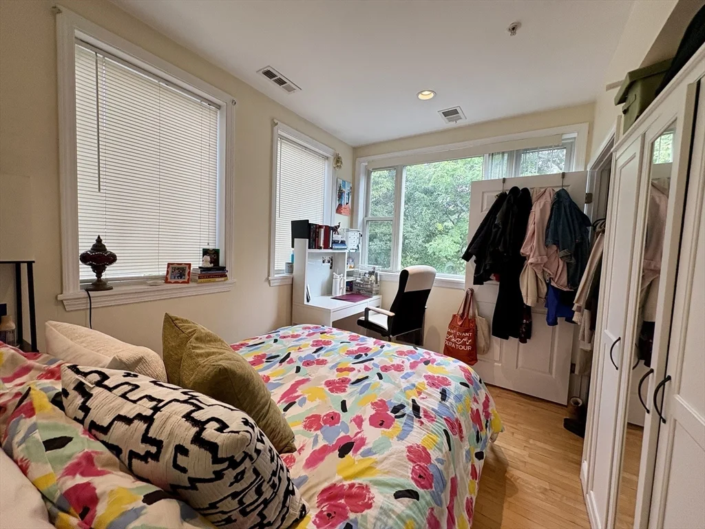 4 bed, 2 bath apartment for rent at 1801 Beacon St Unit 4, Brookline — photo 9 of 9