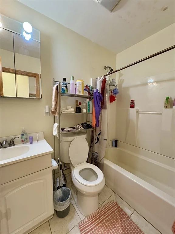 4 bed, 2 bath apartment for rent at 1801 Beacon St Unit 4, Brookline — photo 4 of 9