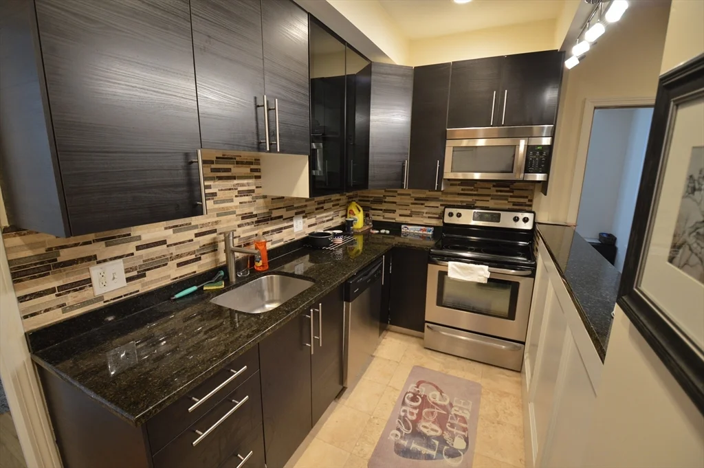 4 bed, 2 bath apartment for rent at 1801 Beacon St Unit 4, Brookline — photo 7 of 9