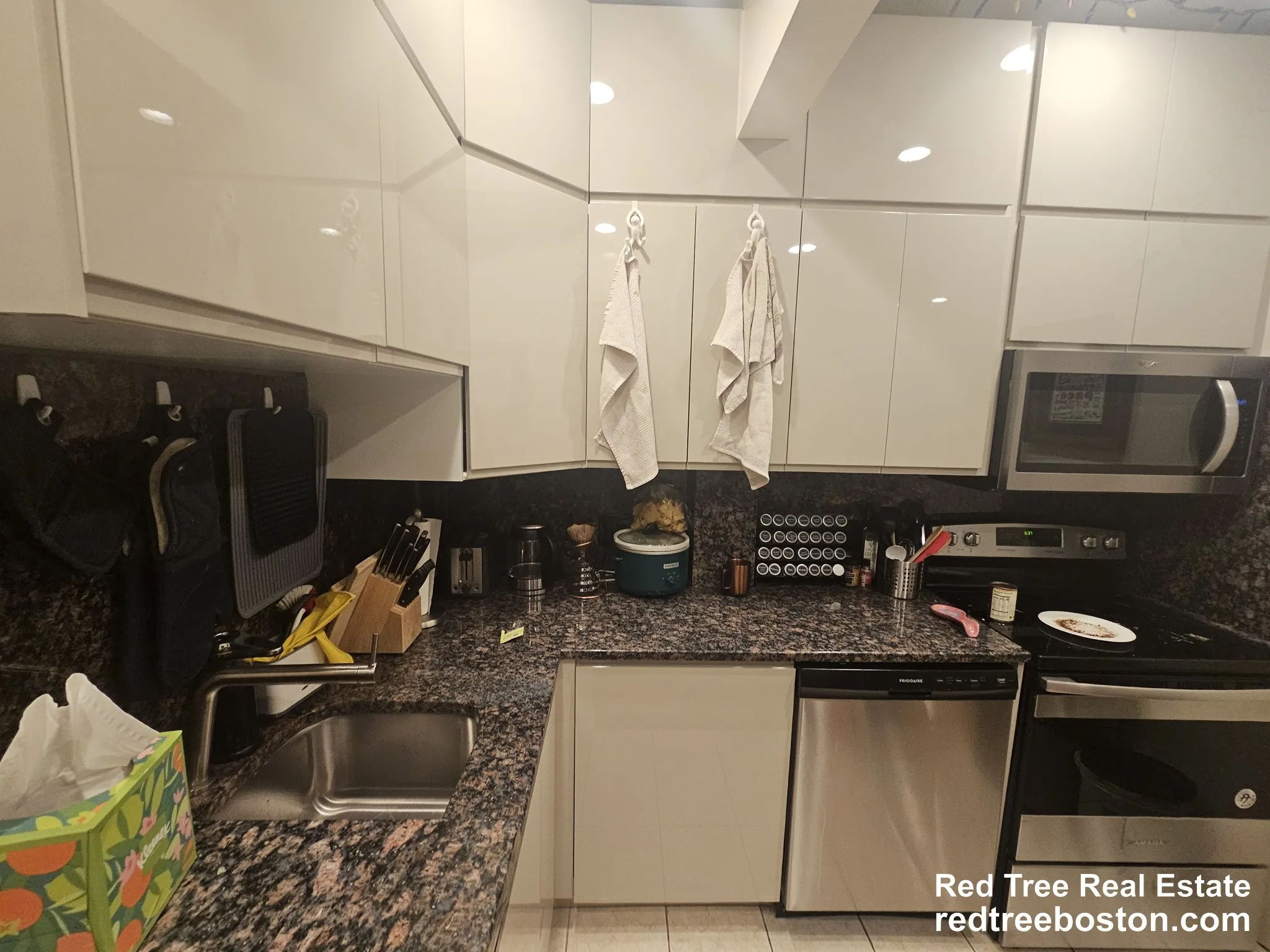 2 bed, 1 bath apartment for rent at 1801 Beacon St Unit 5, Brookline — photo 2 of 10