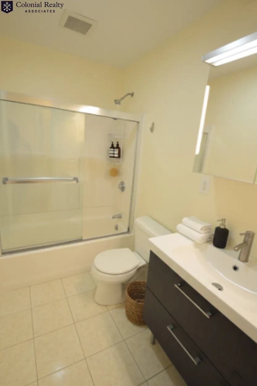 4 bed, 2 bath apartment for rent at 1801 Beacon St Unit 6, Brookline — photo 8 of 12