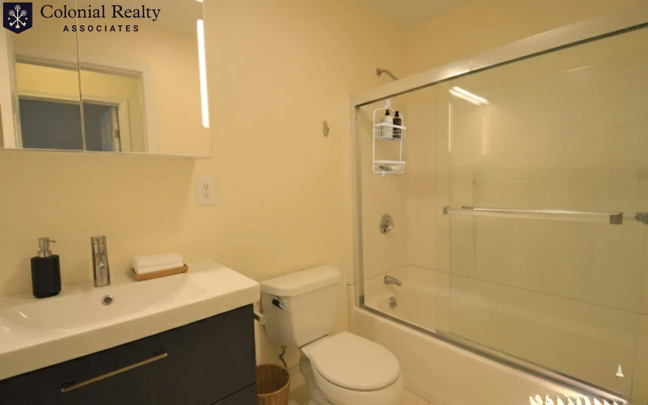 4 bed, 2 bath apartment for rent at 1801 Beacon St Unit 6, Brookline — photo 7 of 12