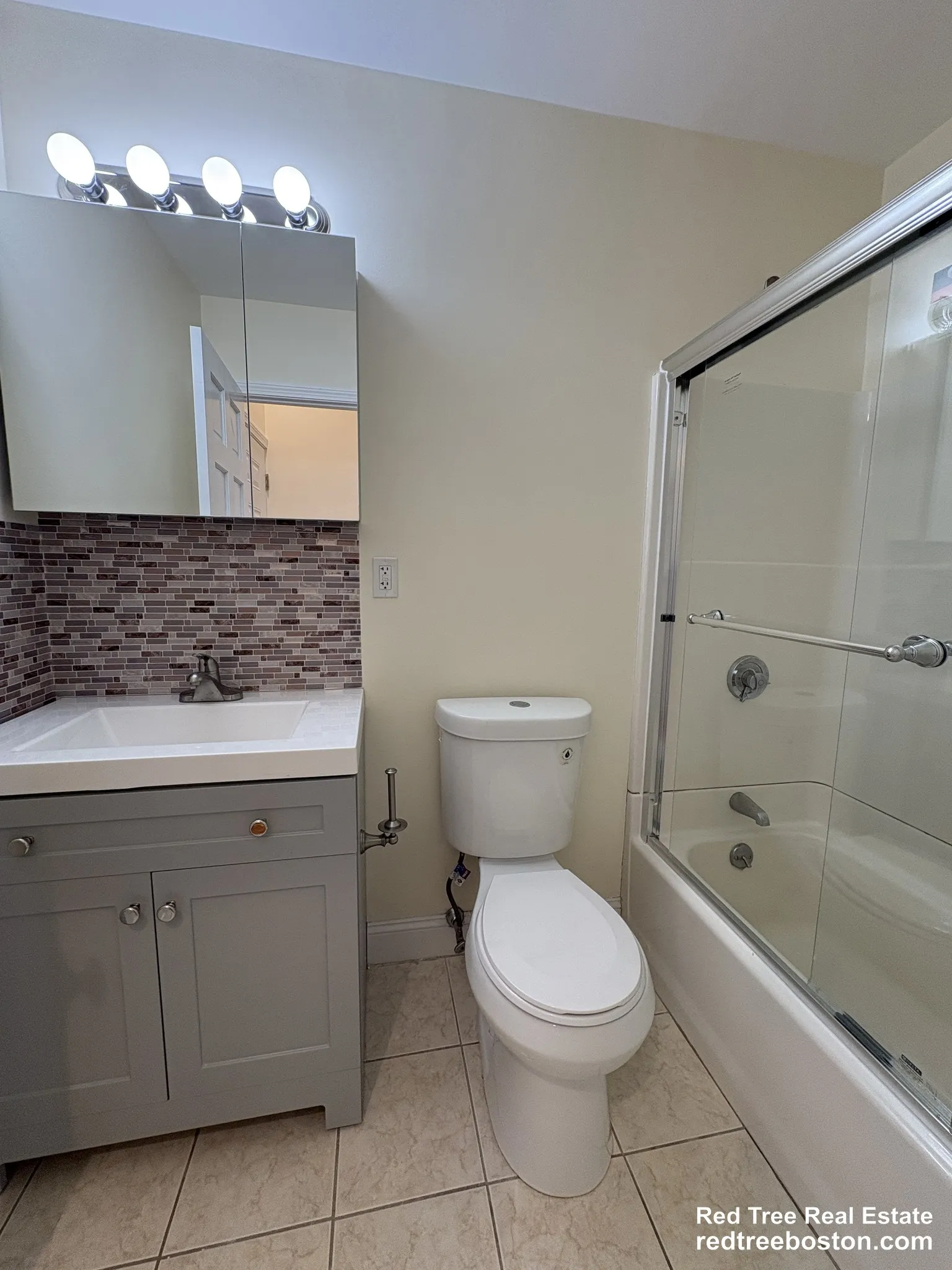 3 bed, 2 bath apartment for rent at 1801 Beacon St Unit 8, Brookline — photo 5 of 30