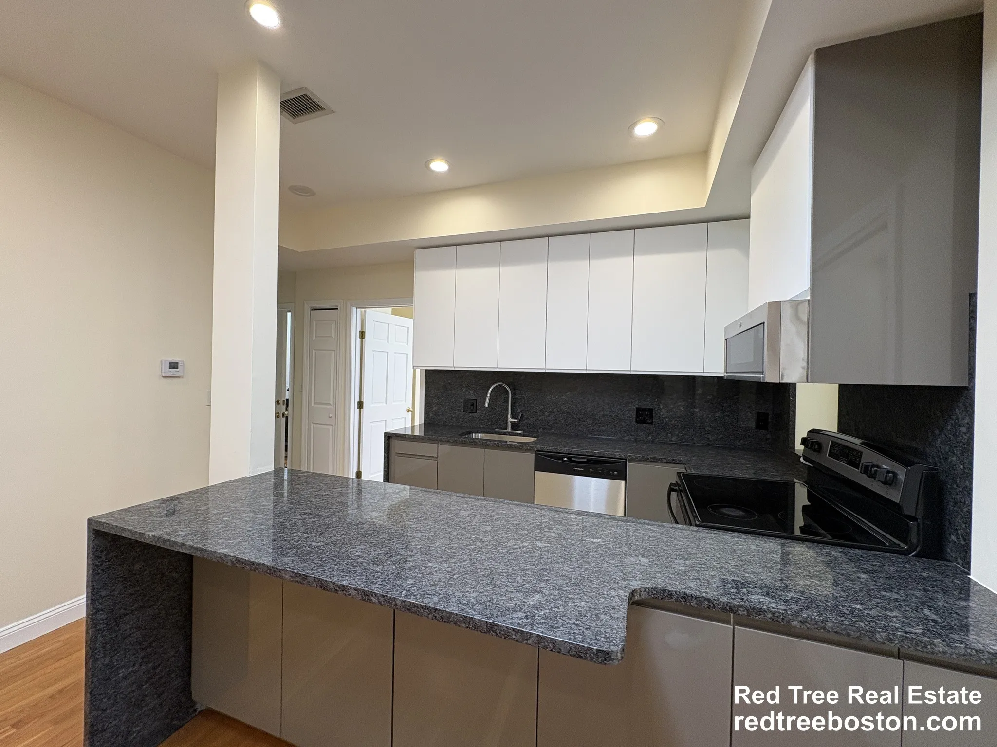 3 bed, 2 bath apartment for rent at 1801 Beacon St Unit 8, Brookline — photo 6 of 30