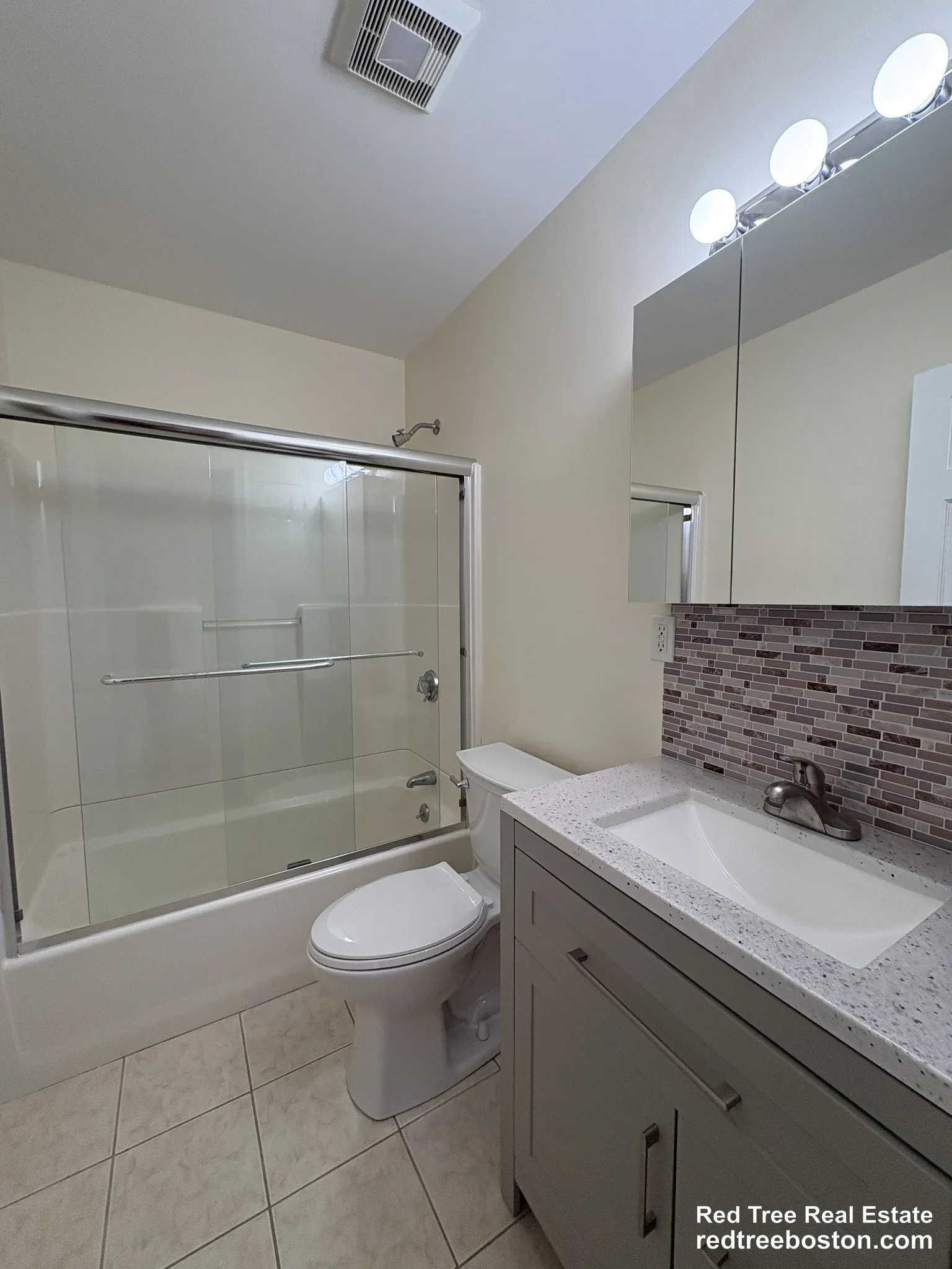 3 bed, 2 bath apartment for rent at 1801 Beacon St Unit 8, Brookline — photo 2 of 30