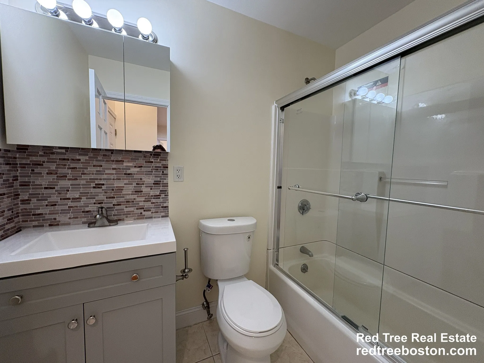 3 bed, 2 bath apartment for rent at 1801 Beacon St Unit 8, Brookline — photo 4 of 30