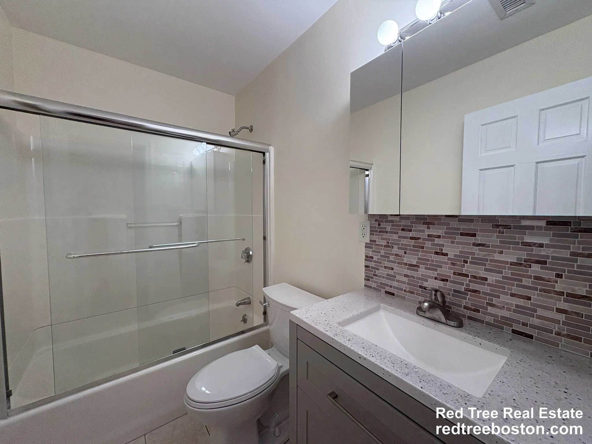 3 bed, 2 bath apartment for rent at 1801 Beacon St Unit 8, Brookline — photo 3 of 30