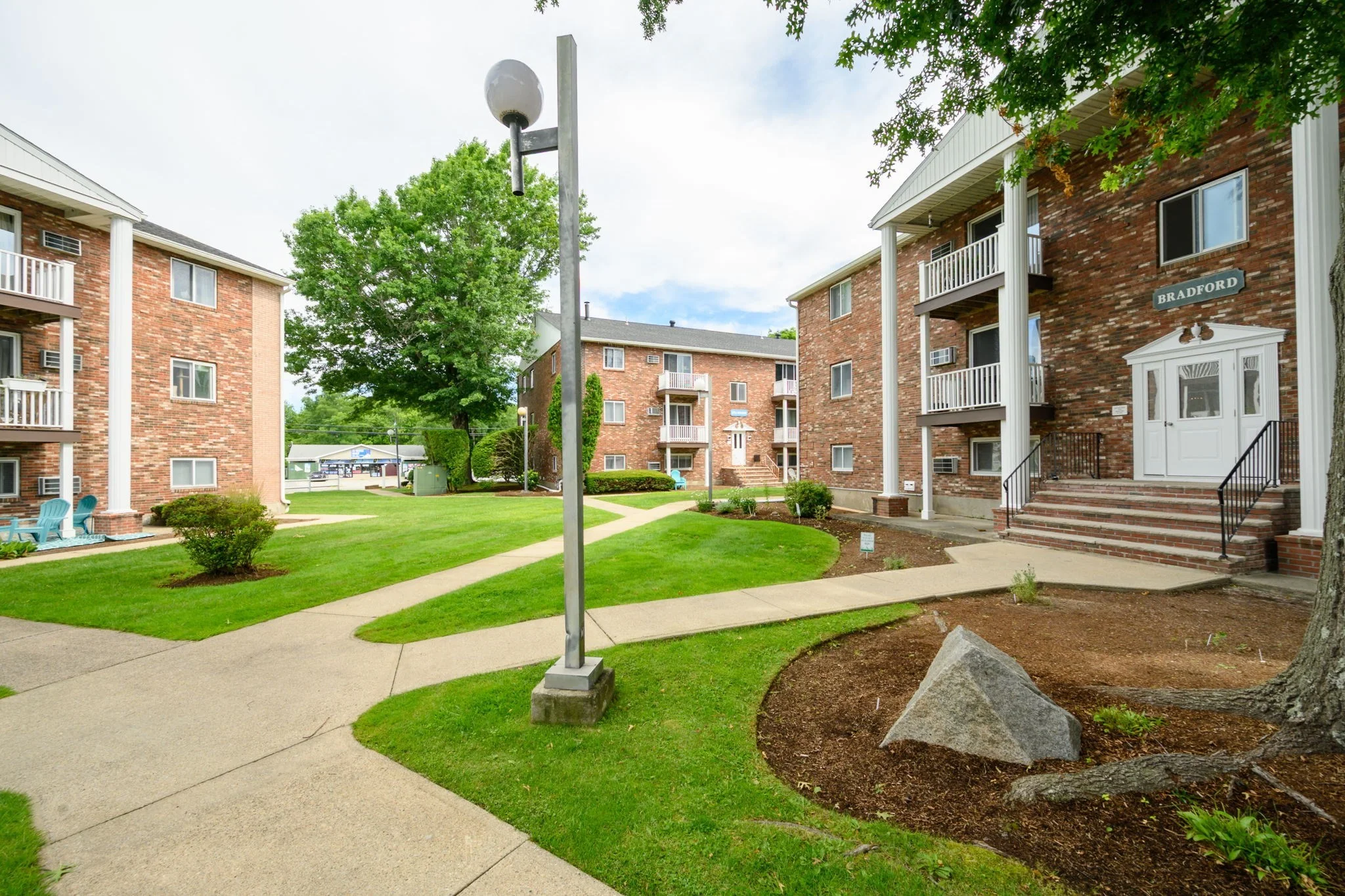 2 bed, 1 bath apartment for rent at 1801 Ocean St Unit B-21, Marshfield — photo 2 of 21