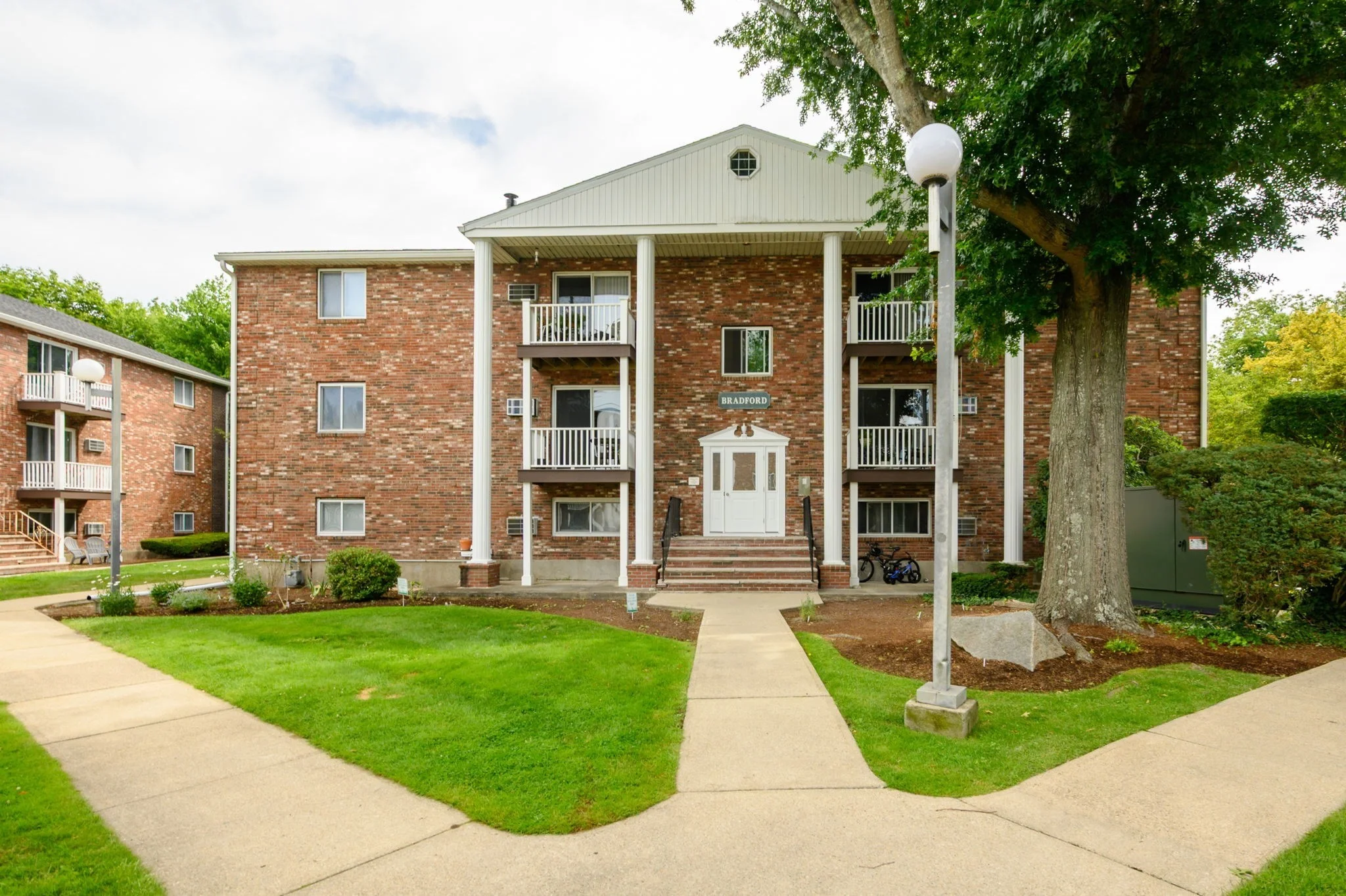 2 bed, 1 bath apartment for rent at 1801 Ocean St Unit B-21, Marshfield — photo 1 of 21