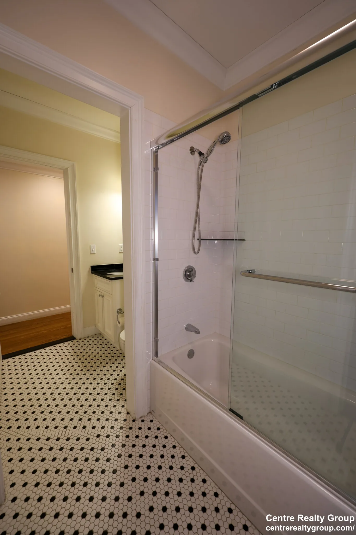 3 bed, 2 bath apartment for rent at 1803 Beacon St Unit 1, Brookline — photo 11 of 26