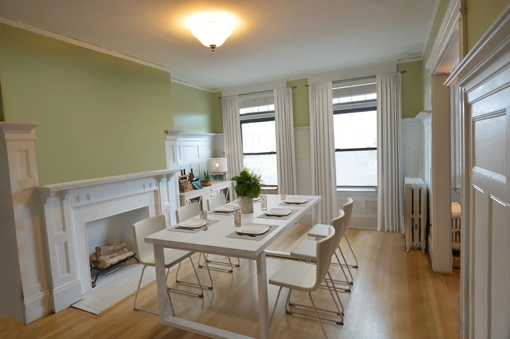 3 bed, 1 bath apartment for rent at 1805 Beacon Unit 3, Brookline — photo 3 of 11