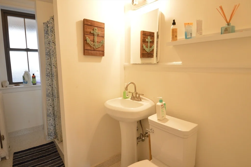 3 bed, 1 bath apartment for rent at 1805 Beacon Unit 3, Brookline — photo 6 of 11