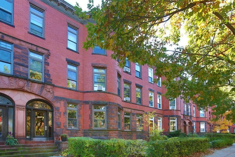 2 bed, 1 bath apartment for rent at 1805 Beacon Unit A, Brookline