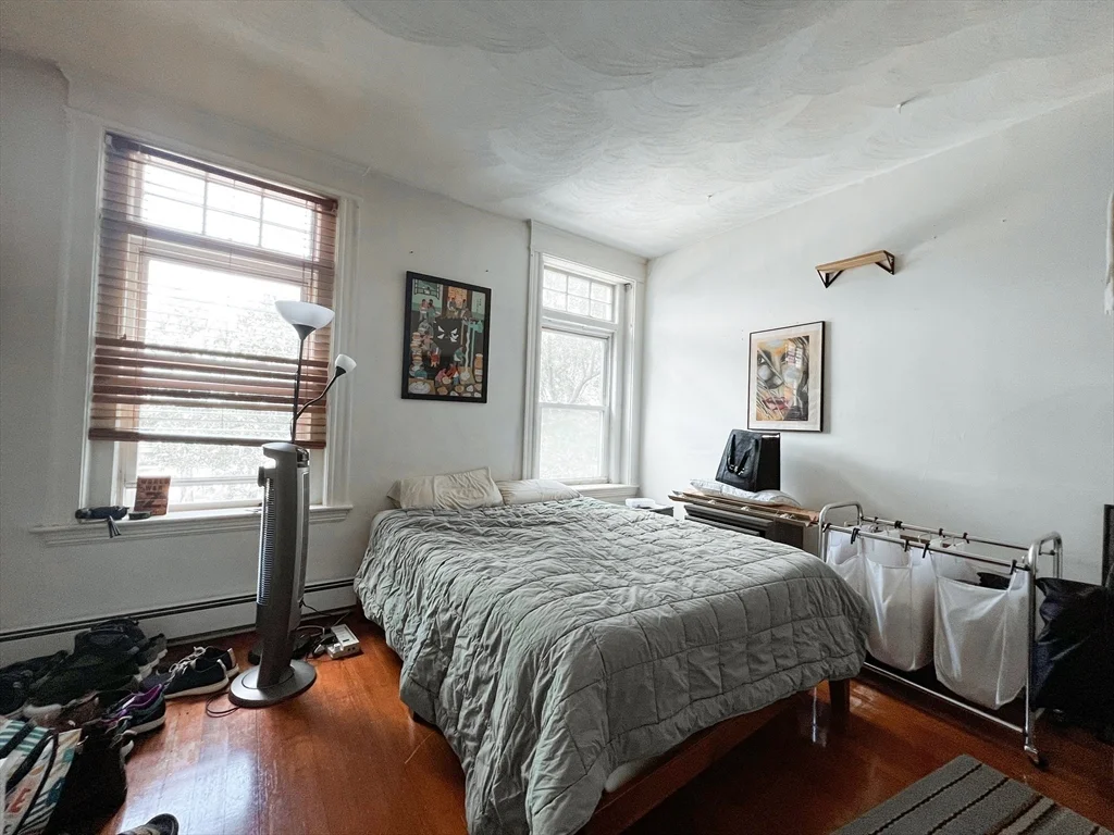 3 bed, 1 bath apartment for rent at 1809 Beacon St Unit 2, Brookline — photo 8 of 12