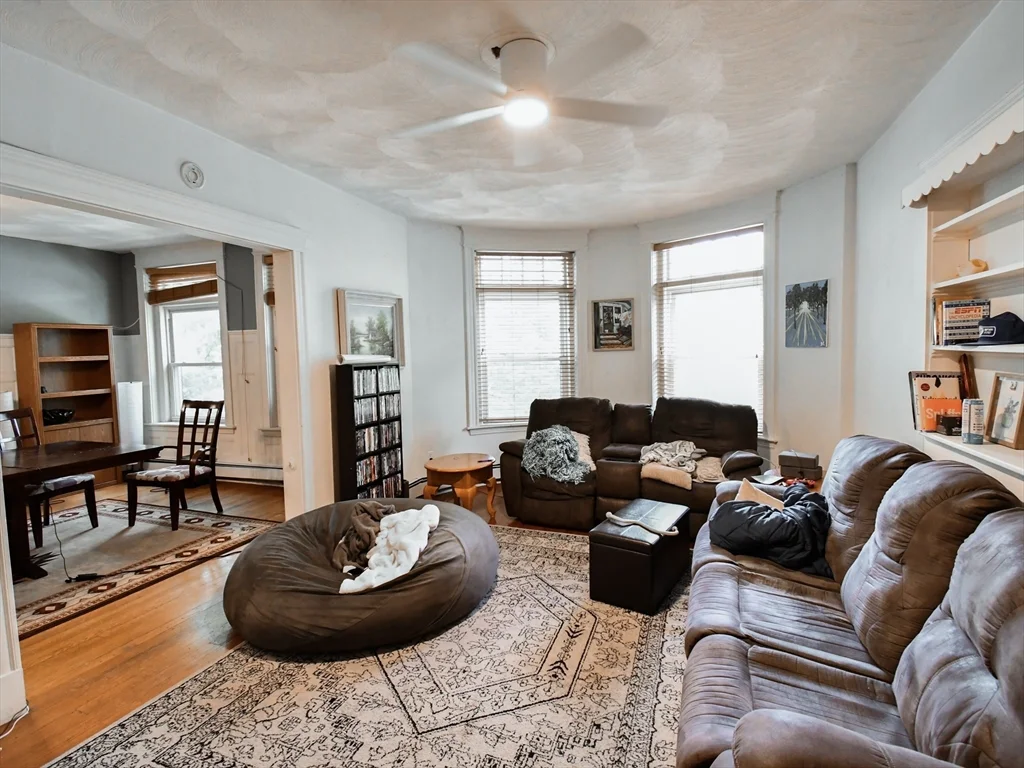 3 bed, 1 bath apartment for rent at 1809 Beacon St Unit 2, Brookline — photo 2 of 12
