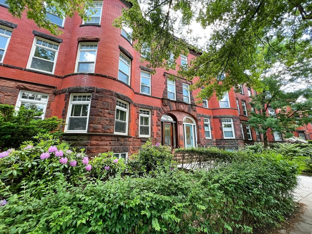 3 bed, 1 bath apartment for rent at 1809 Beacon St Unit 2, Brookline — photo 12 of 12