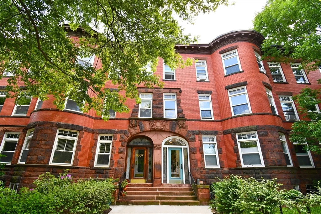 3 bed, 1 bath apartment for rent at 1809 Beacon St Unit 2, Brookline — photo 1 of 12