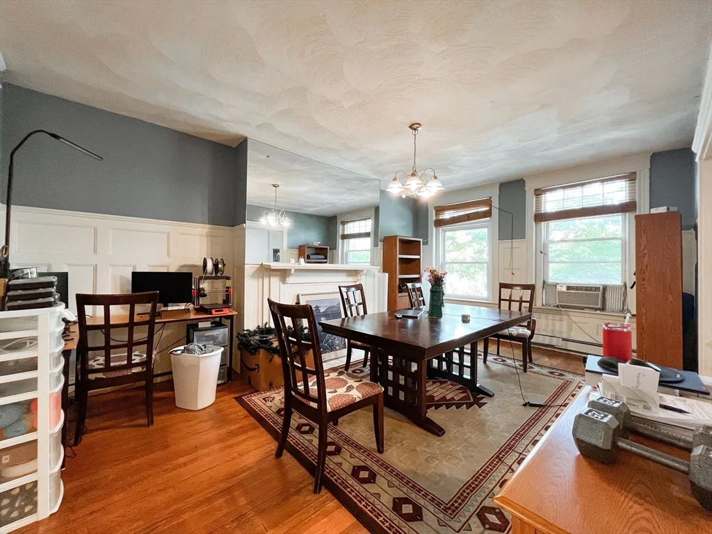 3 bed, 1 bath apartment for rent at 1809 Beacon St Unit 2, Brookline — photo 3 of 12