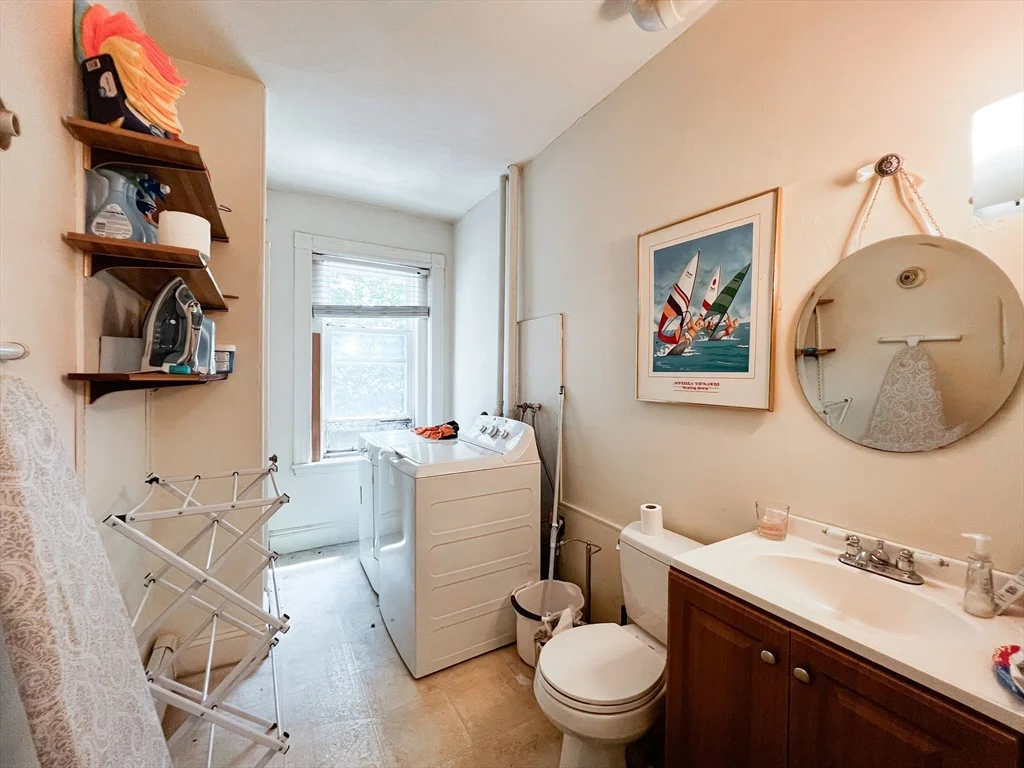 3 bed, 1 bath apartment for rent at 1809 Beacon St Unit 2, Brookline — photo 10 of 12