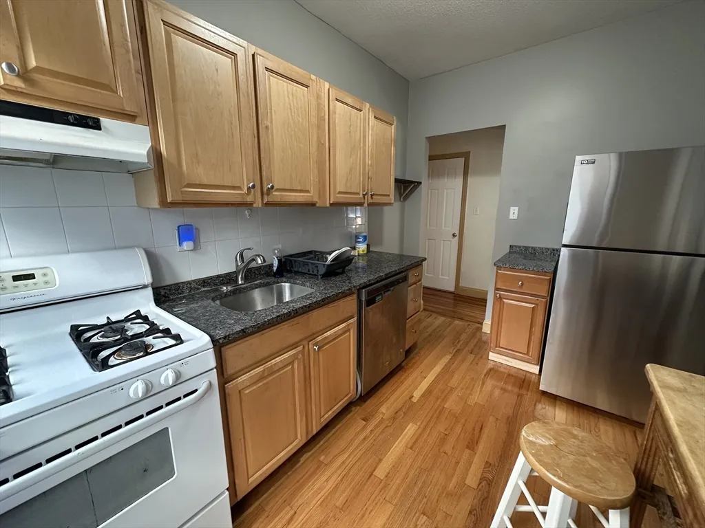 3 bed, 1 bath apartment for rent at 181 Allston St Unit 2, Brighton — photo 5 of 19