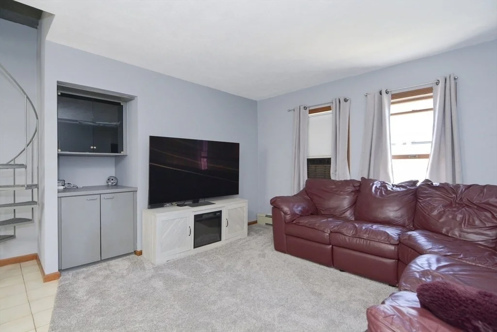 3 bed, 1 bath apartment for rent at 181 Belmont St Unit 2, Everett — photo 6 of 14