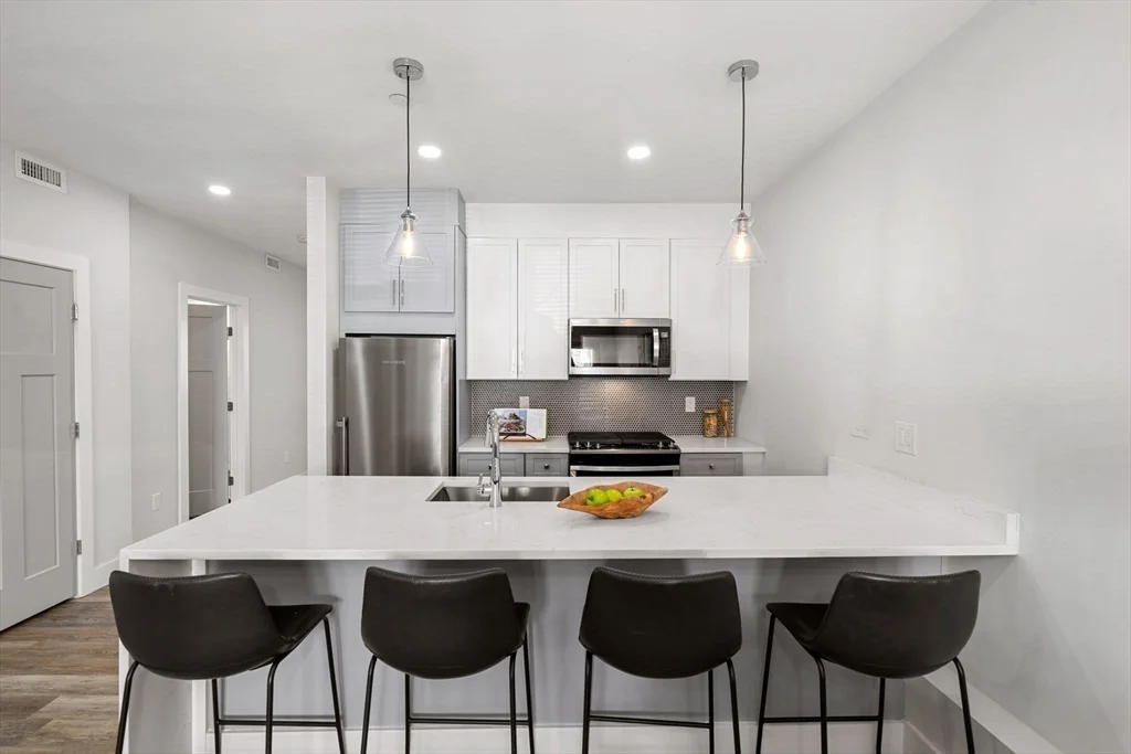 2 bed, 2 bath apartment for rent at 181 Bennington St Unit 1, East Boston — photo 6 of 31