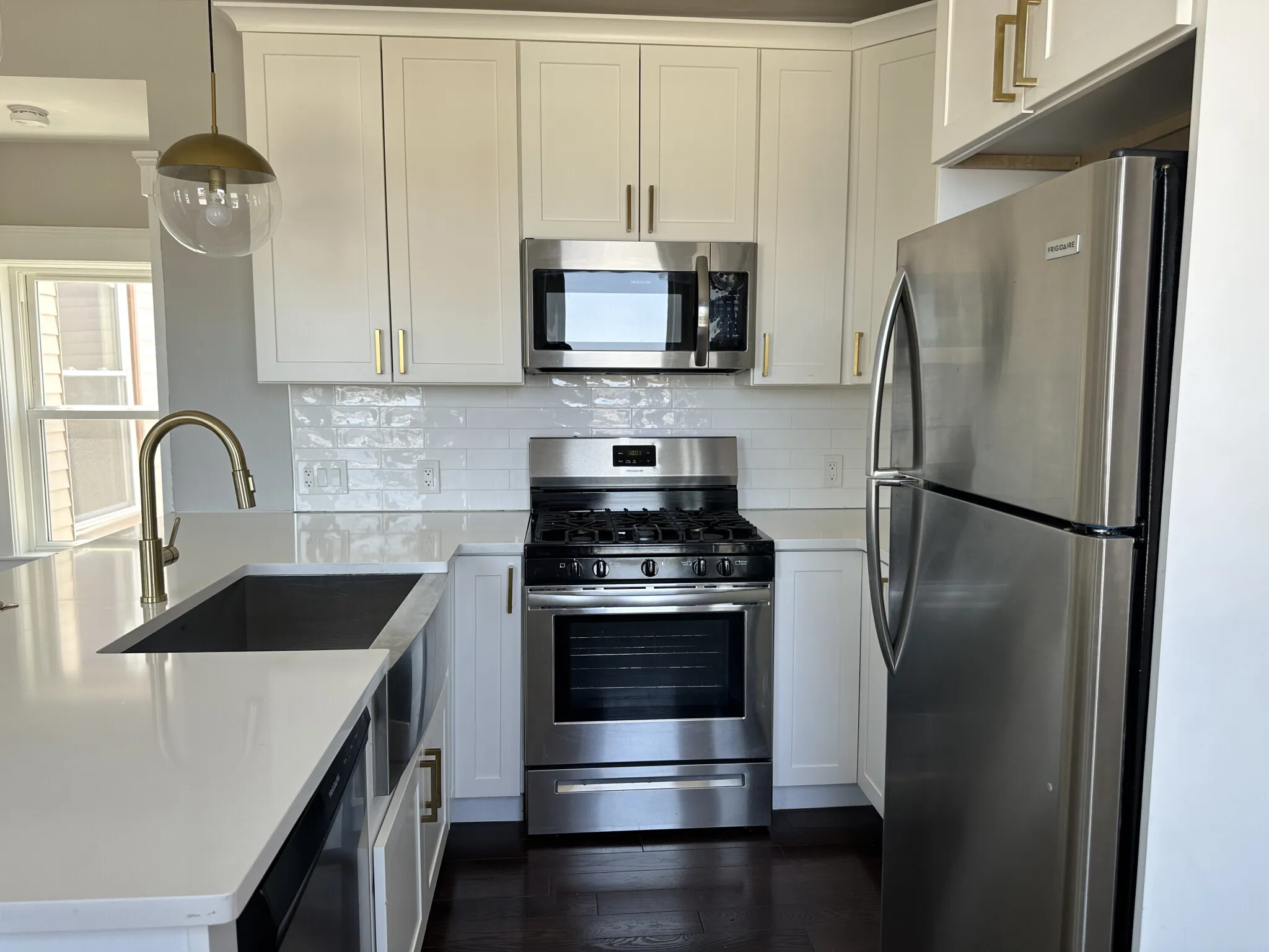 3 bed, 1 bath apartment for rent at 181 Chelsea St Unit 3, Everett — photo 2 of 10