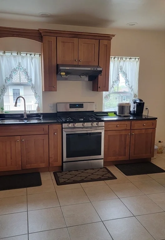 3 bed, 1 bath apartment for rent at 181 Elm St Unit 2, Quincy — photo 3 of 9