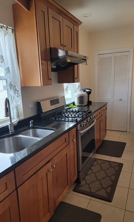 3 bed, 1 bath apartment for rent at 181 Elm St Unit 2, Quincy — photo 4 of 9