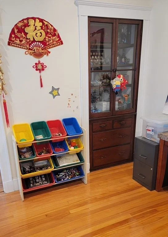 3 bed, 1 bath apartment for rent at 181 Elm St Unit 2, Quincy — photo 8 of 9