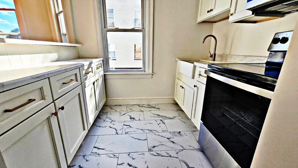 3 bed, 1 bath apartment for rent at 181 Foster St Unit 2, Fall River — photo 22 of 27