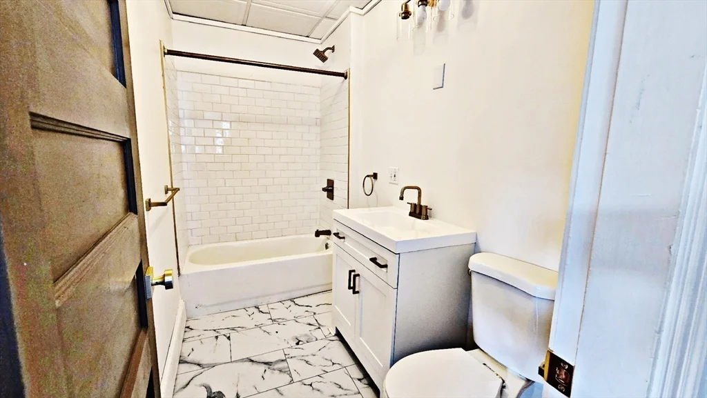 3 bed, 1 bath apartment for rent at 181 Foster St Unit 2, Fall River — photo 14 of 27