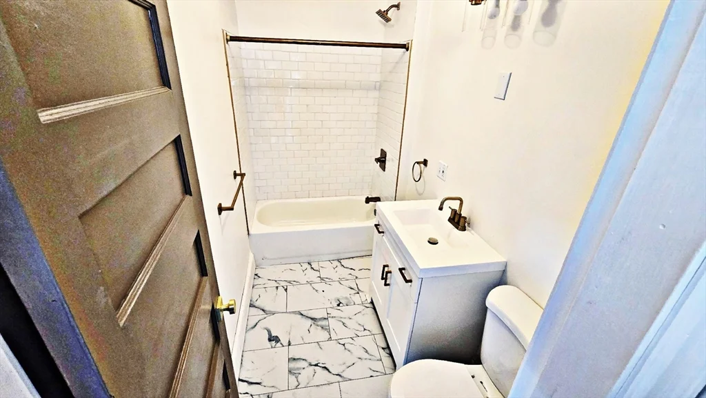 3 bed, 1 bath apartment for rent at 181 Foster St Unit 2, Fall River — photo 15 of 27