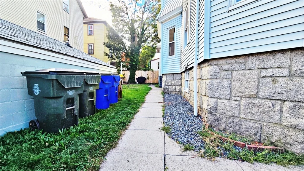 3 bed, 1 bath apartment for rent at 181 Foster St Unit 2, Fall River — photo 5 of 27