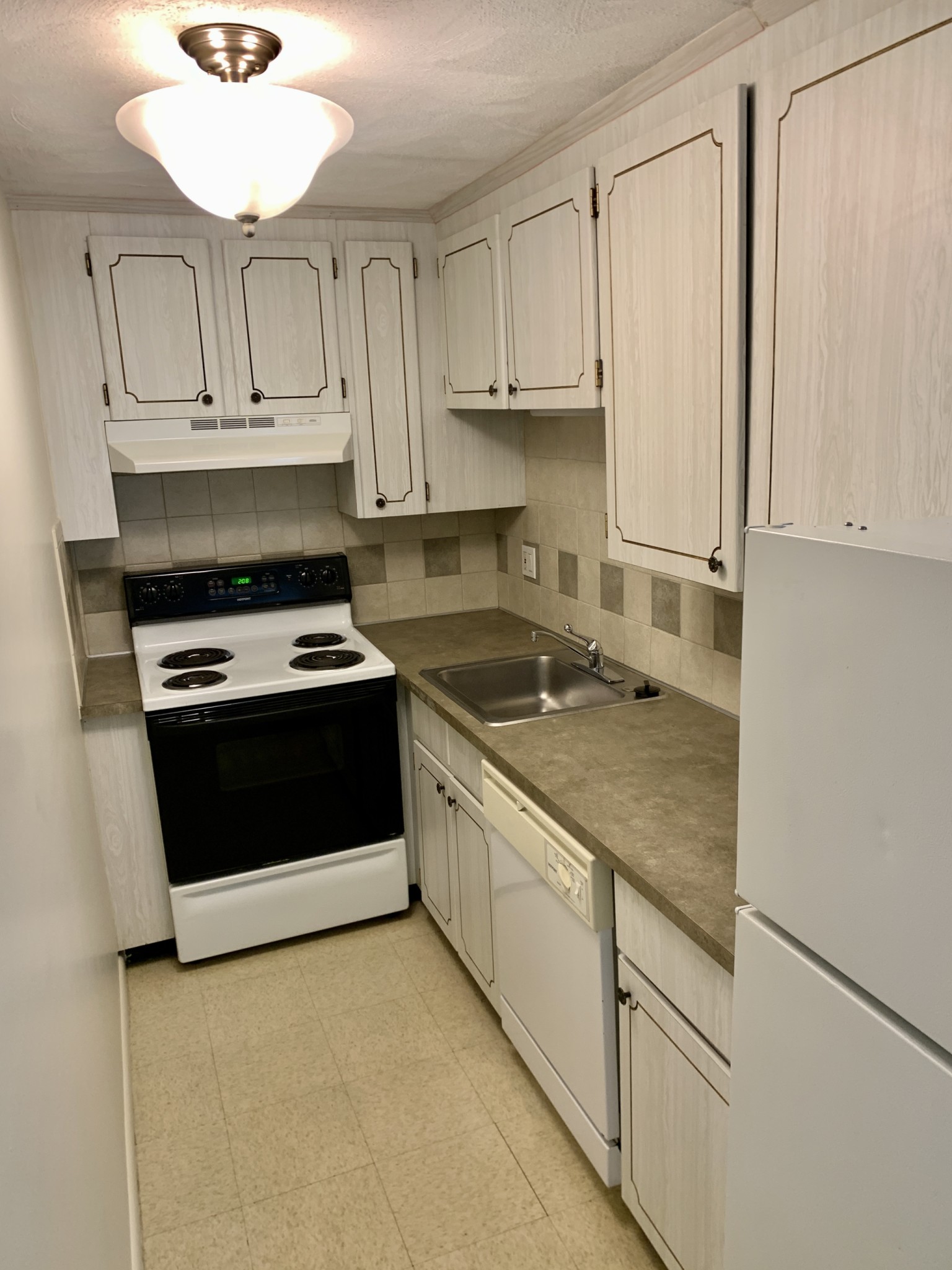1 bed, 1 bath apartment for rent at 181 Lexington St Unit 18, Auburndale — photo 7 of 15