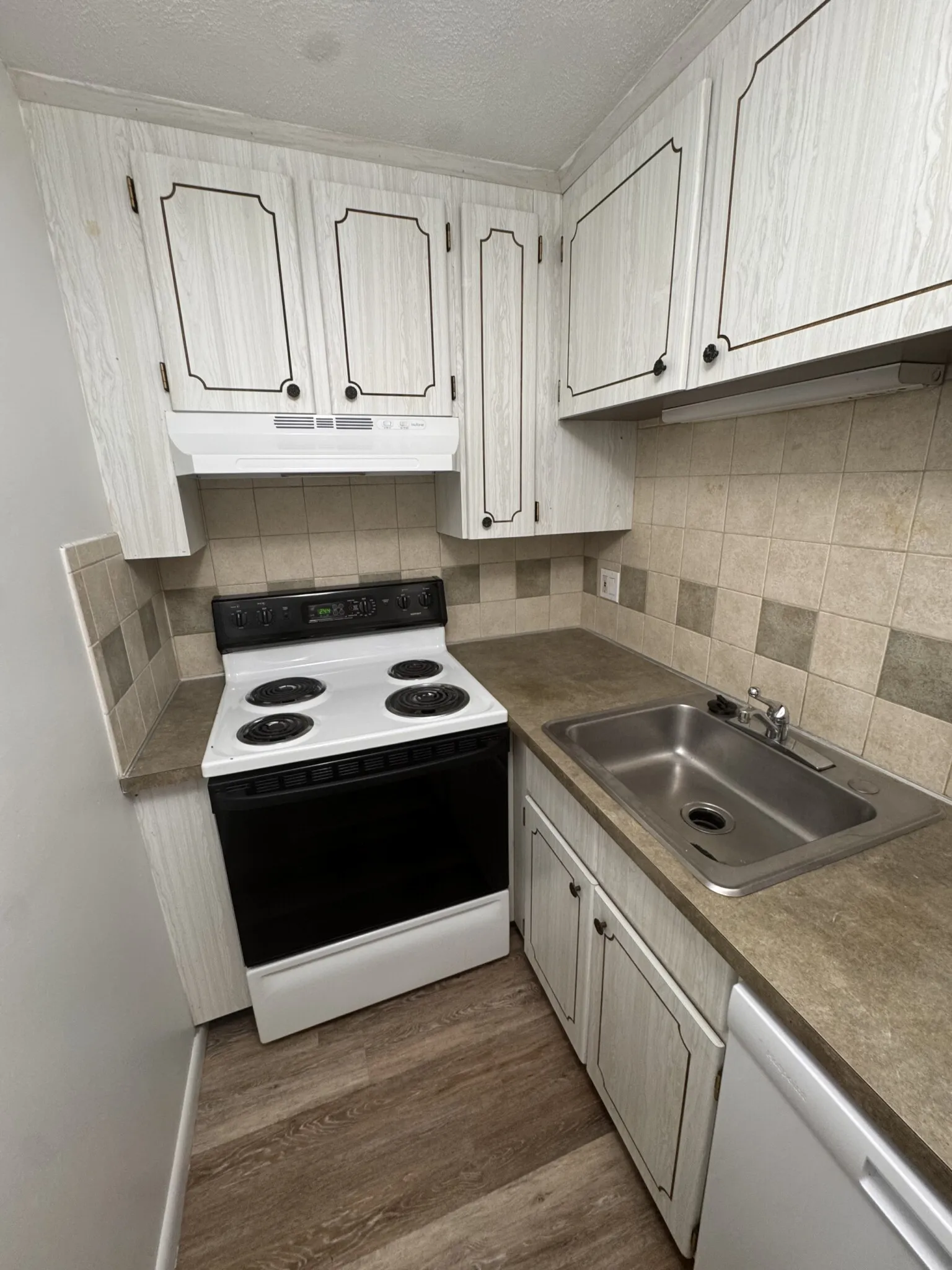 1 bed, 1 bath apartment for rent at 181 Lexington St Unit 28, Auburndale — photo 2 of 19